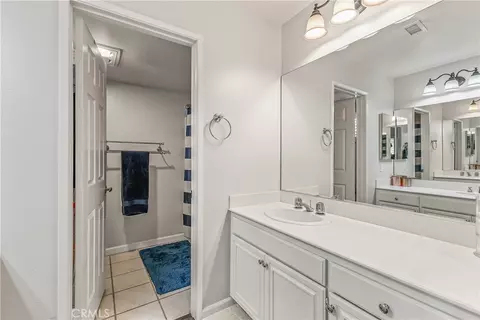 Bath - 6017 Oldenberg, Simi Valley, CA 93063 photo 3 of 4