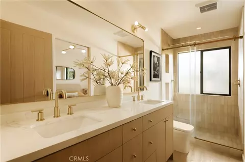 Bath - 9452 Reverie Rd, Tujunga, CA 91042 photo 8 of 10