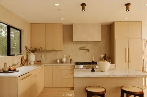 Kitchen - 9452 Reverie Rd, Tujunga, CA 91042 photo 2 of 5