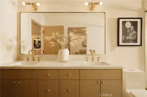 Bath - 9452 Reverie Rd, Tujunga, CA 91042 photo 7 of 10
