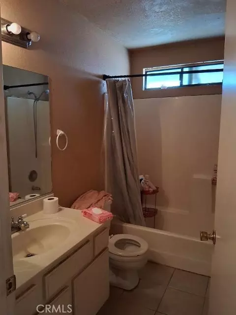 Bath - 45036 Andale, Lancaster, CA 93535 photo 4 of 4