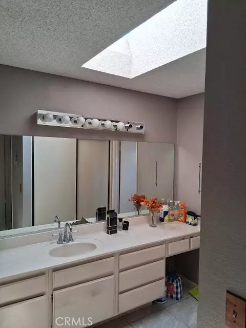 Bath - 45036 Andale, Lancaster, CA 93535 photo 2 of 4