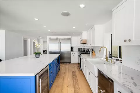Kitchen - 1505 Ocean Dr, Oxnard, CA 93035 photo 4 of 5