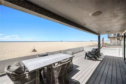 Exterior - 1505 Ocean Dr, Oxnard, CA 93035 photo 3 of 5