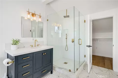 Bath - 1505 Ocean Dr, Oxnard, CA 93035 photo 7 of 7