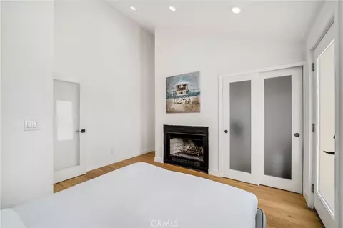 Bedroom - 1505 Ocean Dr, Oxnard, CA 93035 photo 3 of 6