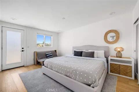 Bedroom - 1505 Ocean Dr, Oxnard, CA 93035 photo 4 of 6