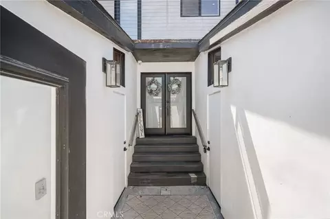 Entry Way - 1505 Ocean Dr, Oxnard, CA 93035 photo 1 of 3