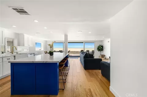 Kitchen - 1505 Ocean Dr, Oxnard, CA 93035 photo 1 of 5