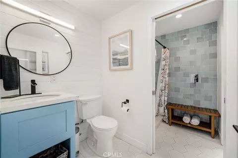 Bath - 1505 Ocean Dr, Oxnard, CA 93035 photo 1 of 7