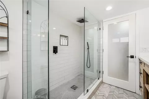 Bath - 1505 Ocean Dr, Oxnard, CA 93035 photo 4 of 7
