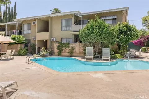 Exterior - 1901 Peyton Ave #W, Burbank, CA 91504 photo 6 of 8