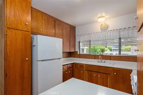 Kitchen - 1901 Peyton Ave #W, Burbank, CA 91504 photo 2 of 3