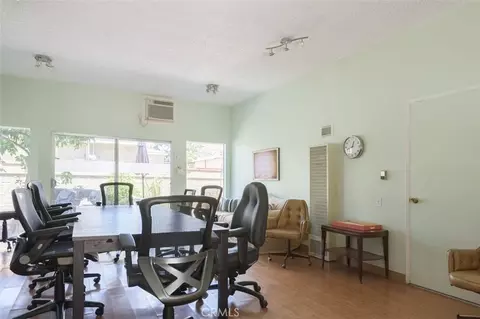 Dining - 1901 Peyton Ave #W, Burbank, CA 91504 photo 2 of 2