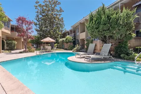 Exterior - 1901 Peyton Ave #W, Burbank, CA 91504 photo 4 of 8