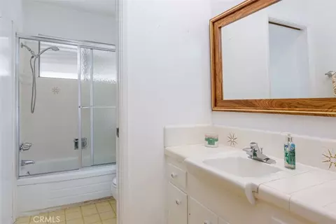Bath - 1901 Peyton Ave #W, Burbank, CA 91504 photo 1 of 1