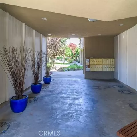 Exterior - 1901 Peyton Ave #W, Burbank, CA 91504 photo 1 of 8
