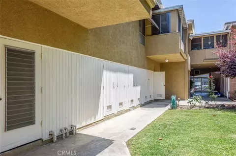 Exterior - 1901 Peyton Ave #W, Burbank, CA 91504 photo 7 of 8
