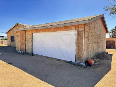 Exterior - 13861 E Avenue G6, Lancaster, CA 93535 photo 3 of 8