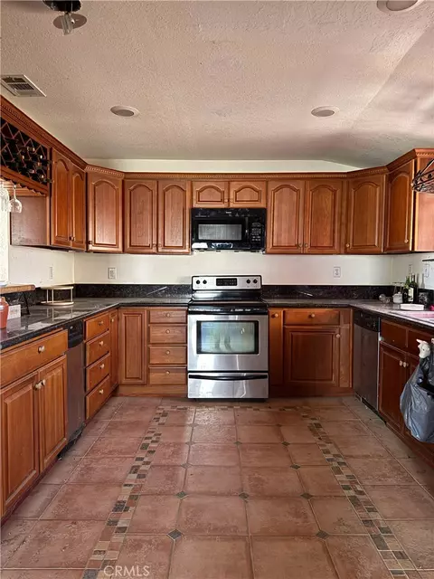 Kitchen - 13861 E Avenue G6, Lancaster, CA 93535 photo 1 of 1