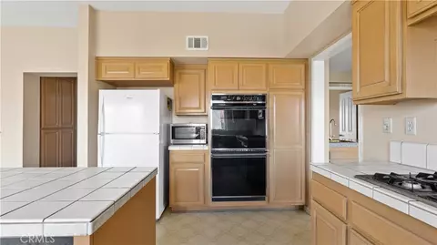 Kitchen - 4235 Harbour Is, Oxnard, CA 93035 photo 5 of 6
