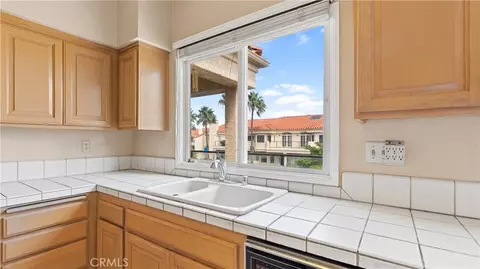 Kitchen - 4235 Harbour Is, Oxnard, CA 93035 photo 3 of 6