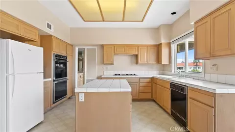 Kitchen - 4235 Harbour Is, Oxnard, CA 93035 photo 2 of 6