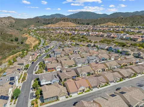 25110 Citron Ln, Canyon Country, CA 91387