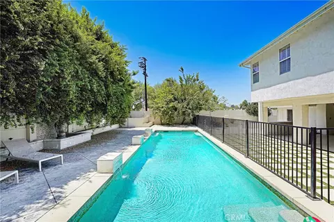 22450 Collins, Woodland Hills, CA 91367