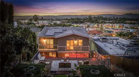 5348 Calatrana Dr, Woodland Hills, CA 91364