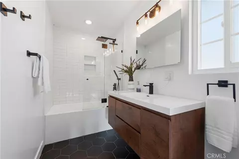 Bath - 1111 Elk, Glendale, CA 91205 photo 3 of 4
