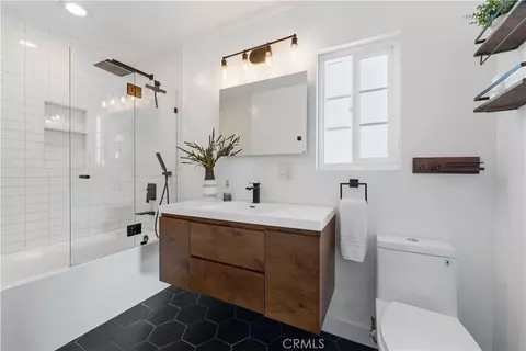 Bath - 1111 Elk, Glendale, CA 91205 photo 2 of 4