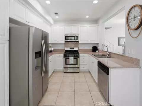 Kitchen - 28355 Mirabelle Ln, Saugus, CA 91350 photo 2 of 2