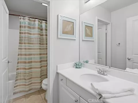 Bath - 28355 Mirabelle Ln, Saugus, CA 91350 photo 3 of 3