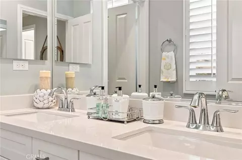 Bath - 3159 London, Oxnard, CA 93036 photo 7 of 8