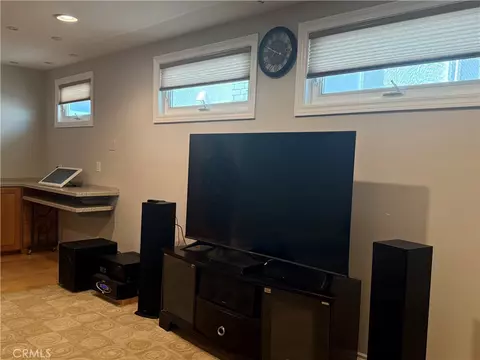 Living - 1860 Claudia Ave, Simi Valley, CA 93065 photo 5 of 6