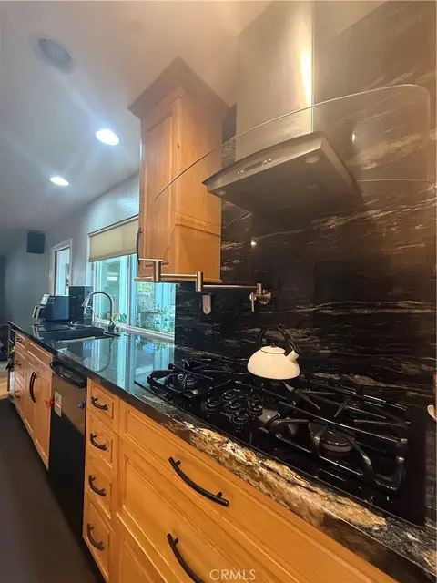 Kitchen - 1860 Claudia Ave, Simi Valley, CA 93065 photo 7 of 11