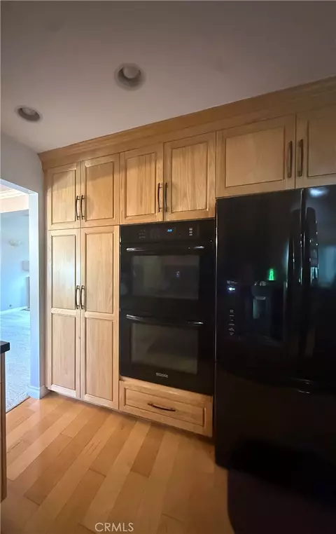 Kitchen - 1860 Claudia Ave, Simi Valley, CA 93065 photo 2 of 11