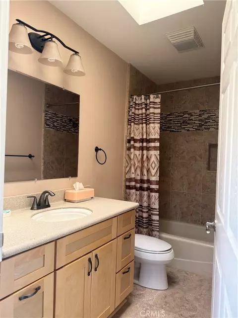Bath - 1860 Claudia Ave, Simi Valley, CA 93065 photo 2 of 2