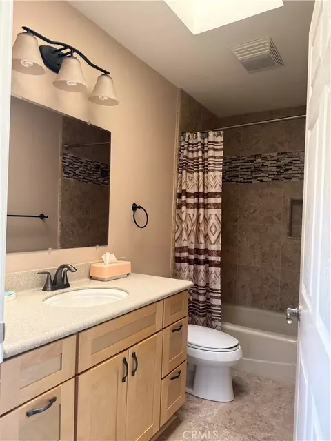 Bath - 1860 Claudia Ave, Simi Valley, CA 93065 photo 2 of 2