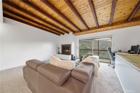 Living - 29801 Skyline St, Tehachapi, CA 93561 photo 4 of 5