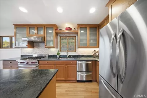 Kitchen - 29801 Skyline St, Tehachapi, CA 93561 photo 2 of 8