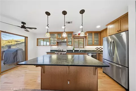 Kitchen - 29801 Skyline St, Tehachapi, CA 93561 photo 6 of 8