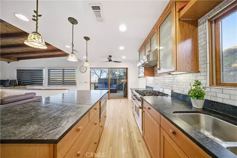 Kitchen - 29801 Skyline St, Tehachapi, CA 93561 photo 3 of 8