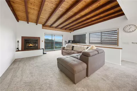 Living - 29801 Skyline St, Tehachapi, CA 93561 photo 2 of 5
