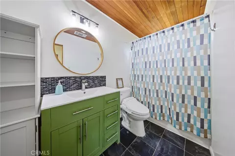 Bath - 29801 Skyline St, Tehachapi, CA 93561 photo 1 of 1