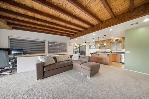 Living - 29801 Skyline St, Tehachapi, CA 93561 photo 3 of 5