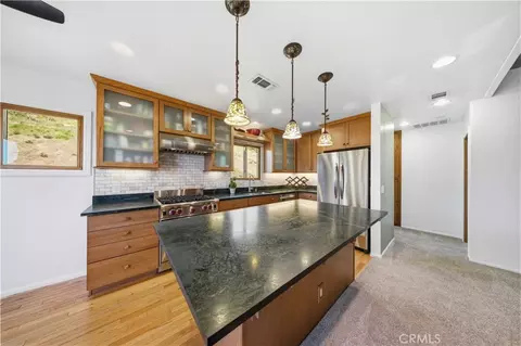 Kitchen - 29801 Skyline St, Tehachapi, CA 93561 photo 5 of 8
