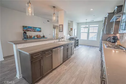 Kitchen - 4060 Tradewinds Dr, Oxnard, CA 93035 photo 2 of 5