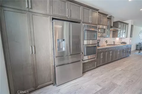 Kitchen - 4060 Tradewinds Dr, Oxnard, CA 93035 photo 4 of 5